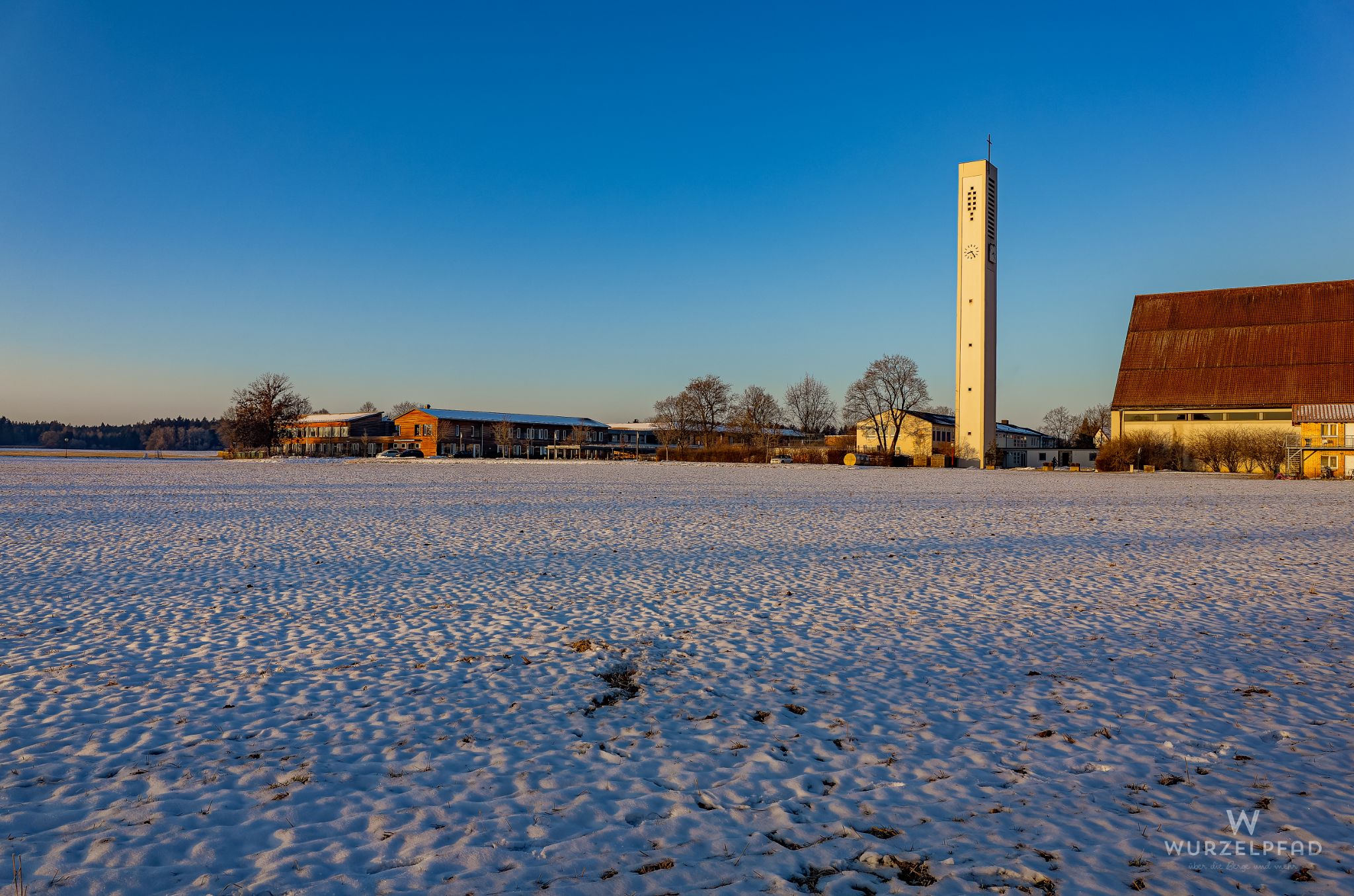 Schule in der Morgensonne