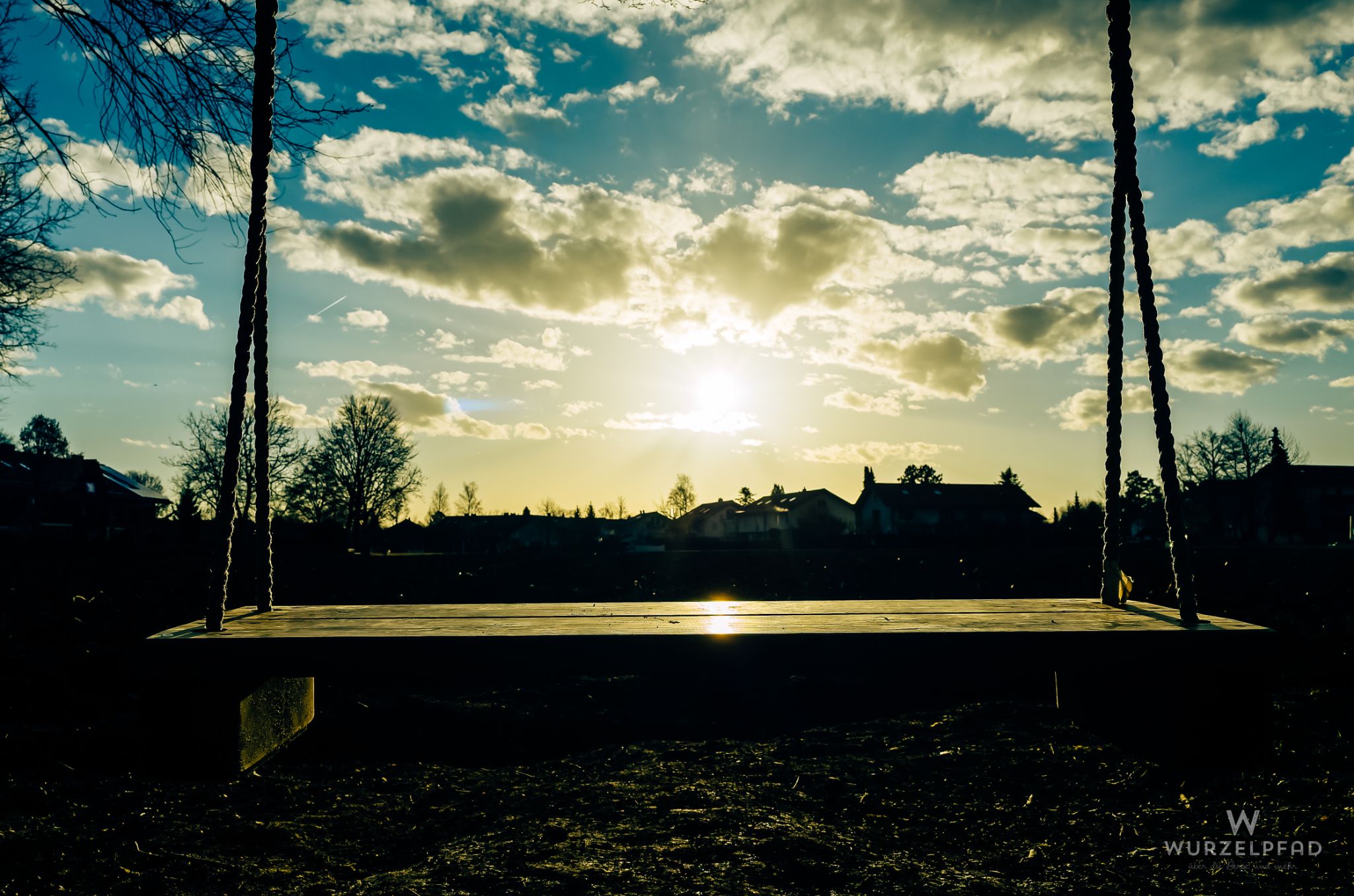 Schaukel in der Morgensonne