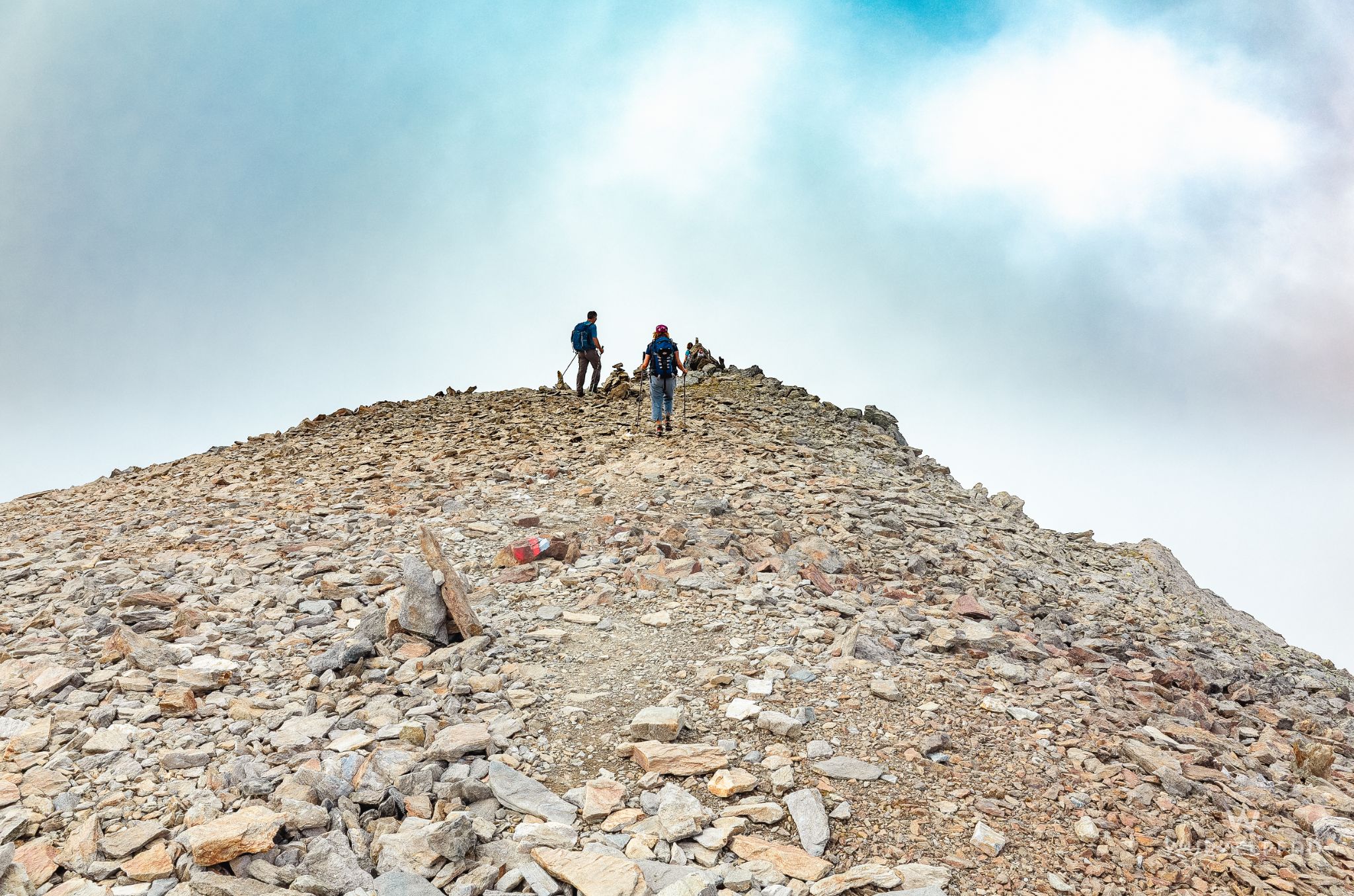 Abstieg in den Nebel