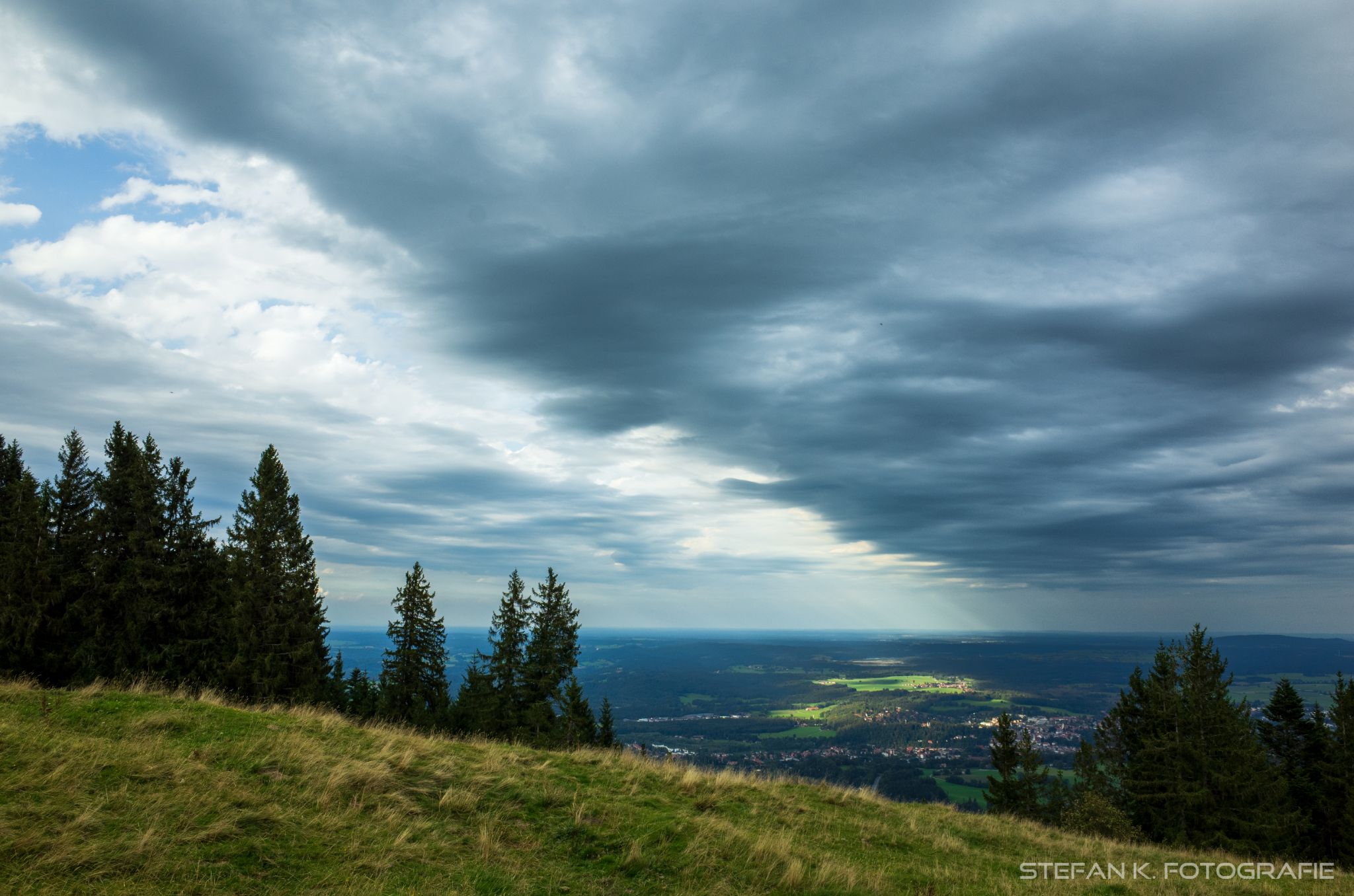 Über'm Oberland regnet's bereits
