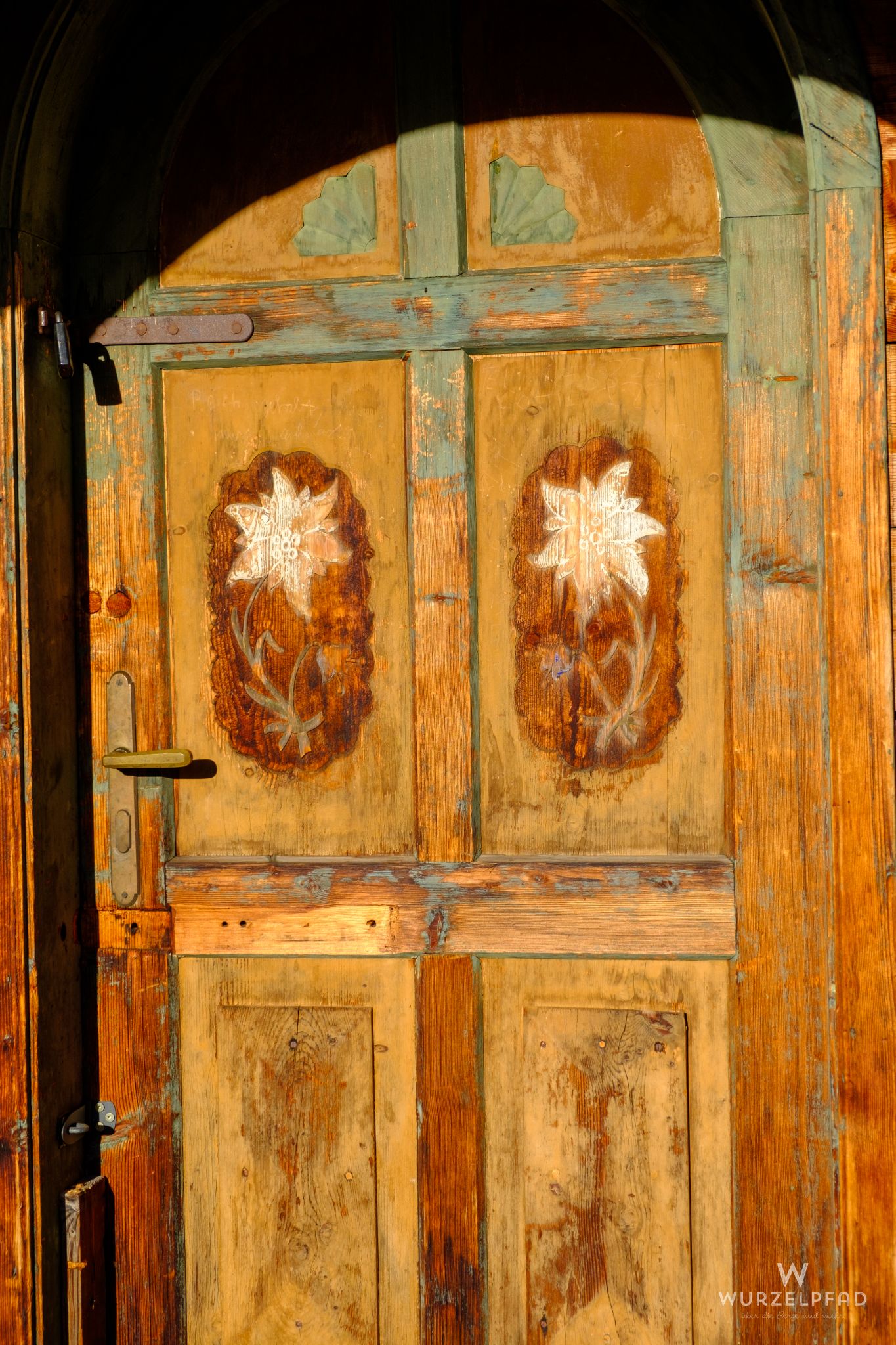 Tür zur Jagdhütte