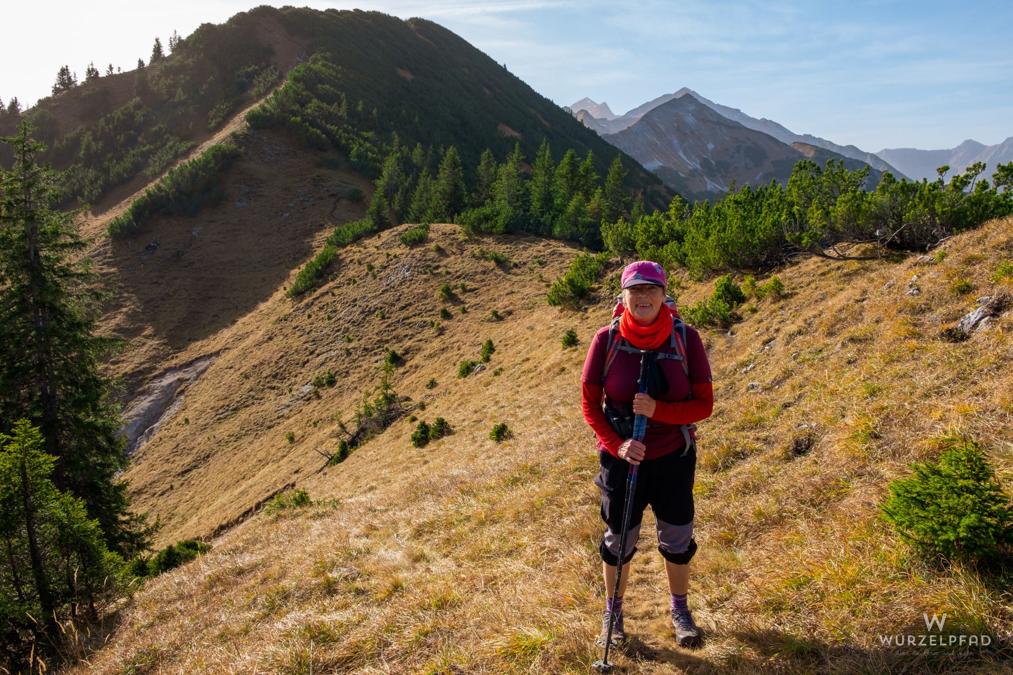 Blick zurück, hinten Soiernspitze, Krapfenkarspitze und Bayerkarspitze