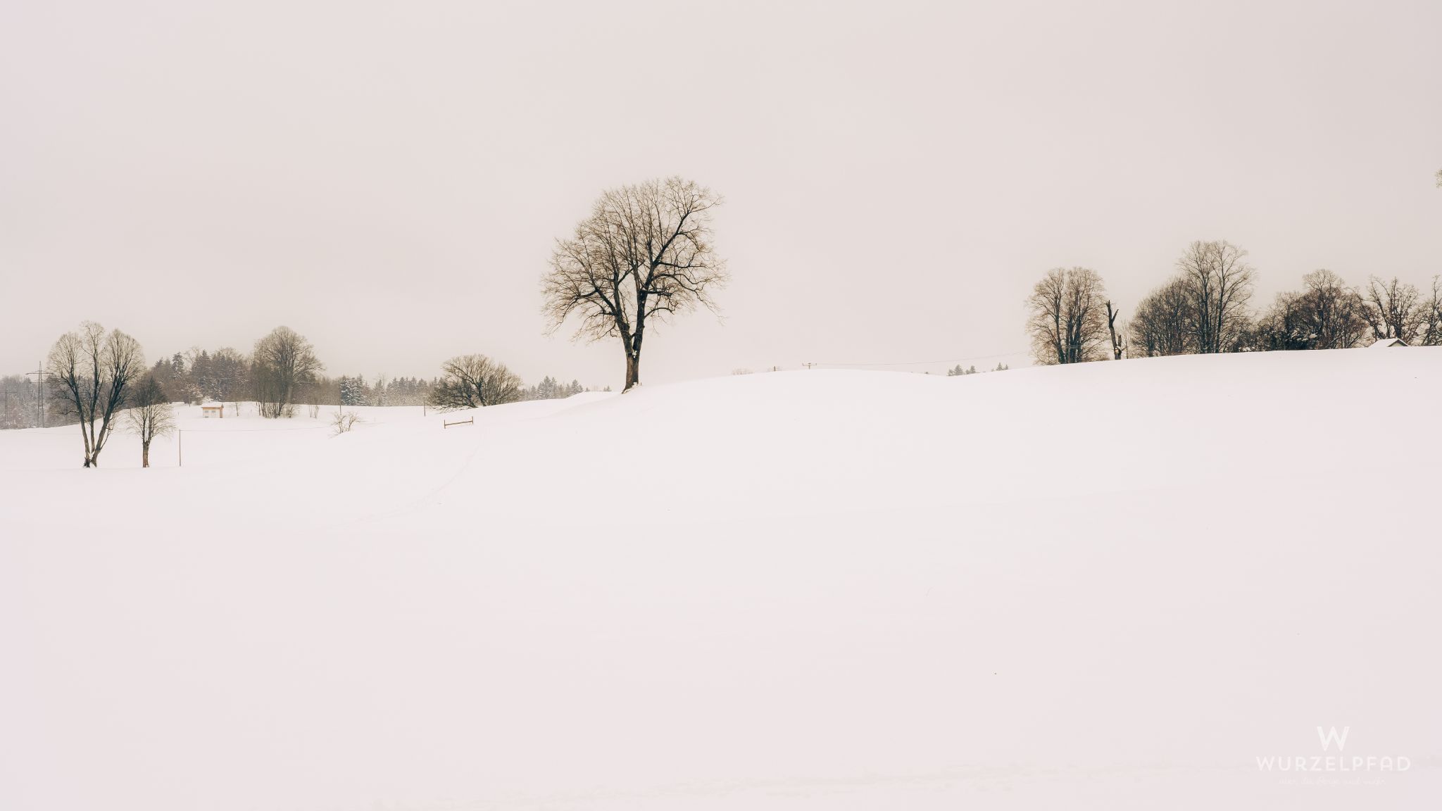 Bauernland mit Schnee