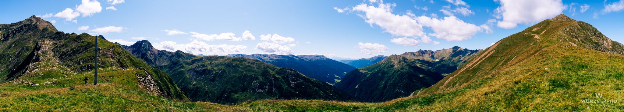Panoramablick vom Wannser Joch ins Sarntal