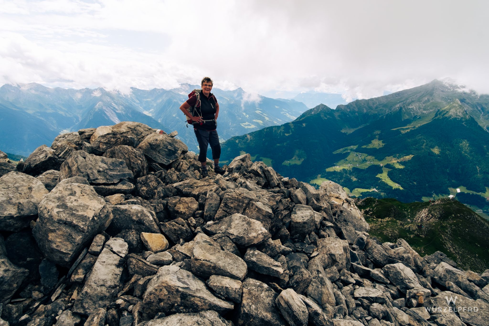 Felsiges Geländer am Hochwart-Gipfel