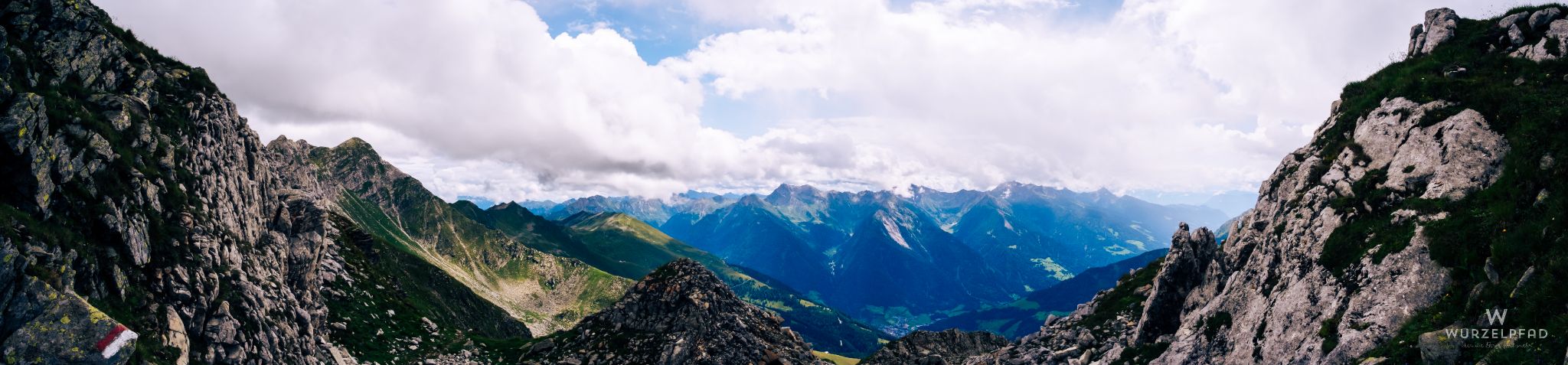 Panoramablick über die Sarntaler Berge