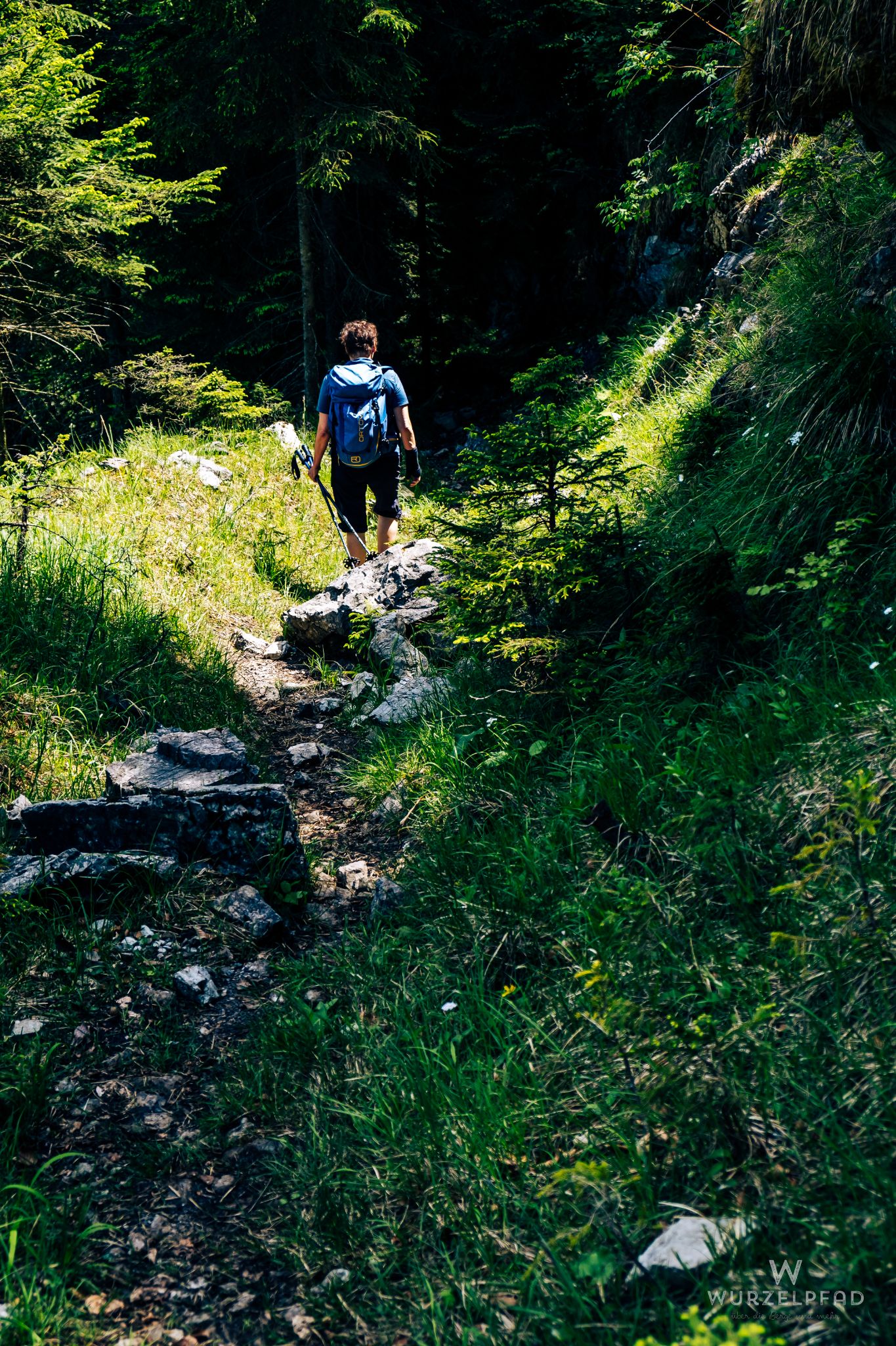 Abstieg auf altem Pfad